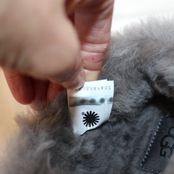 NIB UGG WRIN BLACK SUEDE SHEARLING SLIPPERS - Picture 4 of 8